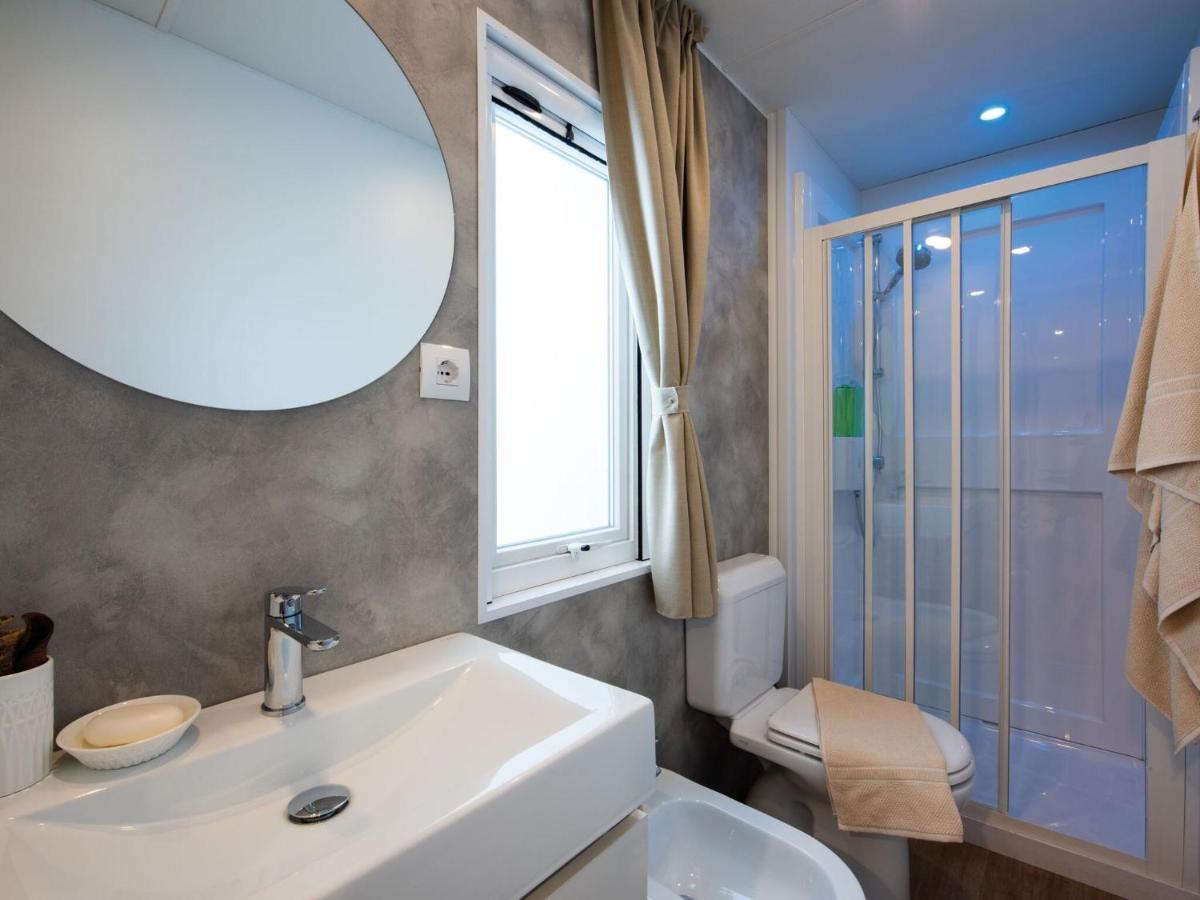 Premium Mobile Home In Novalja Exterior photo